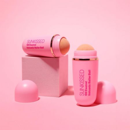 Sunkissed roller s vulkanickým kameňom na odstránenie prebytočného mazu z pleti