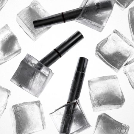 Profusion chladivý lesk na pery so zväčšujúcim efektom Frosted Kiss, 3,2ml