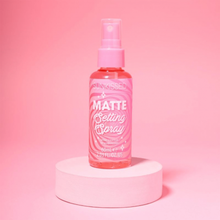 Sunkissed zmatňujúci fixačný sprej na make-up Matte, 60ml