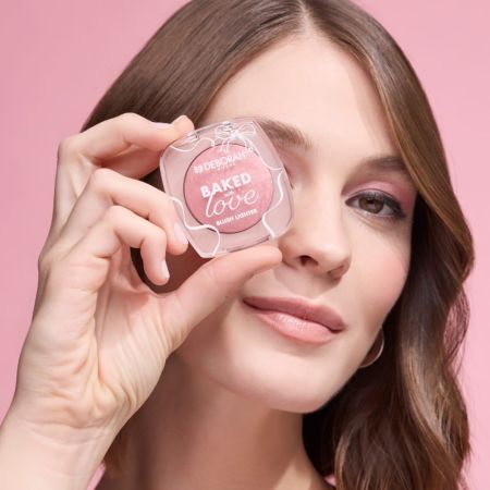 Deborah Milano zapekaná lícenka a rozjasňovač v jednom Baked with Love Blush Lighter, 16,5 g