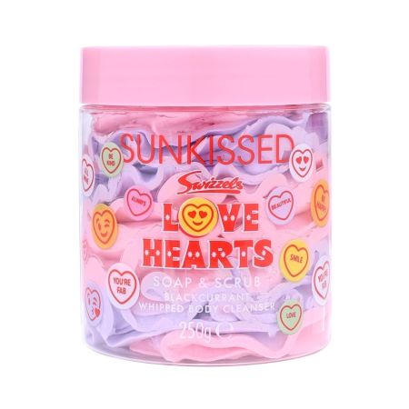 Sunkissed šľahaný telový peeling Soap & Scrub Love Hearts, Blackcurrant , 250g