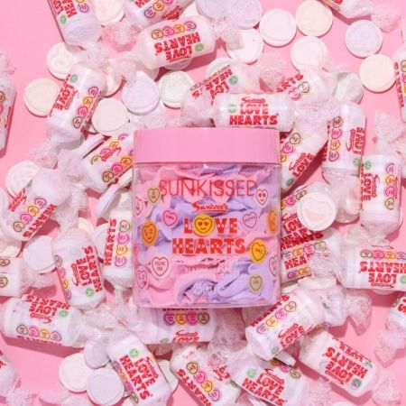 Sunkissed šľahaný telový peeling Soap & Scrub Love Hearts, Blackcurrant , 250g