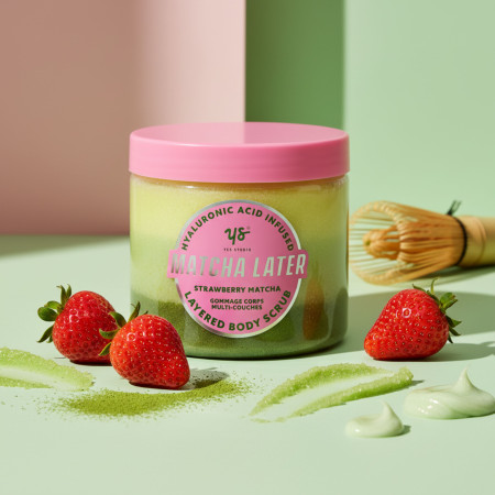 Yes Studio vyživujúci telový peeling, Layered Body Scrub, Strawberry Matcha, 600g