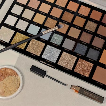 Profusion paletka očných tieňov Moonstone, 66,7g